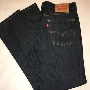 Men’s Levi’s 514 Jeans.